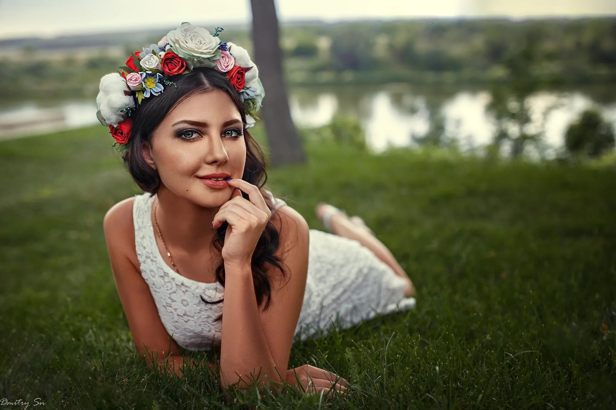 Топ красивых девушек. Портрет брюнетки с цветами. Russian music фото. Ангелина стречинат слив. Песни 2023.