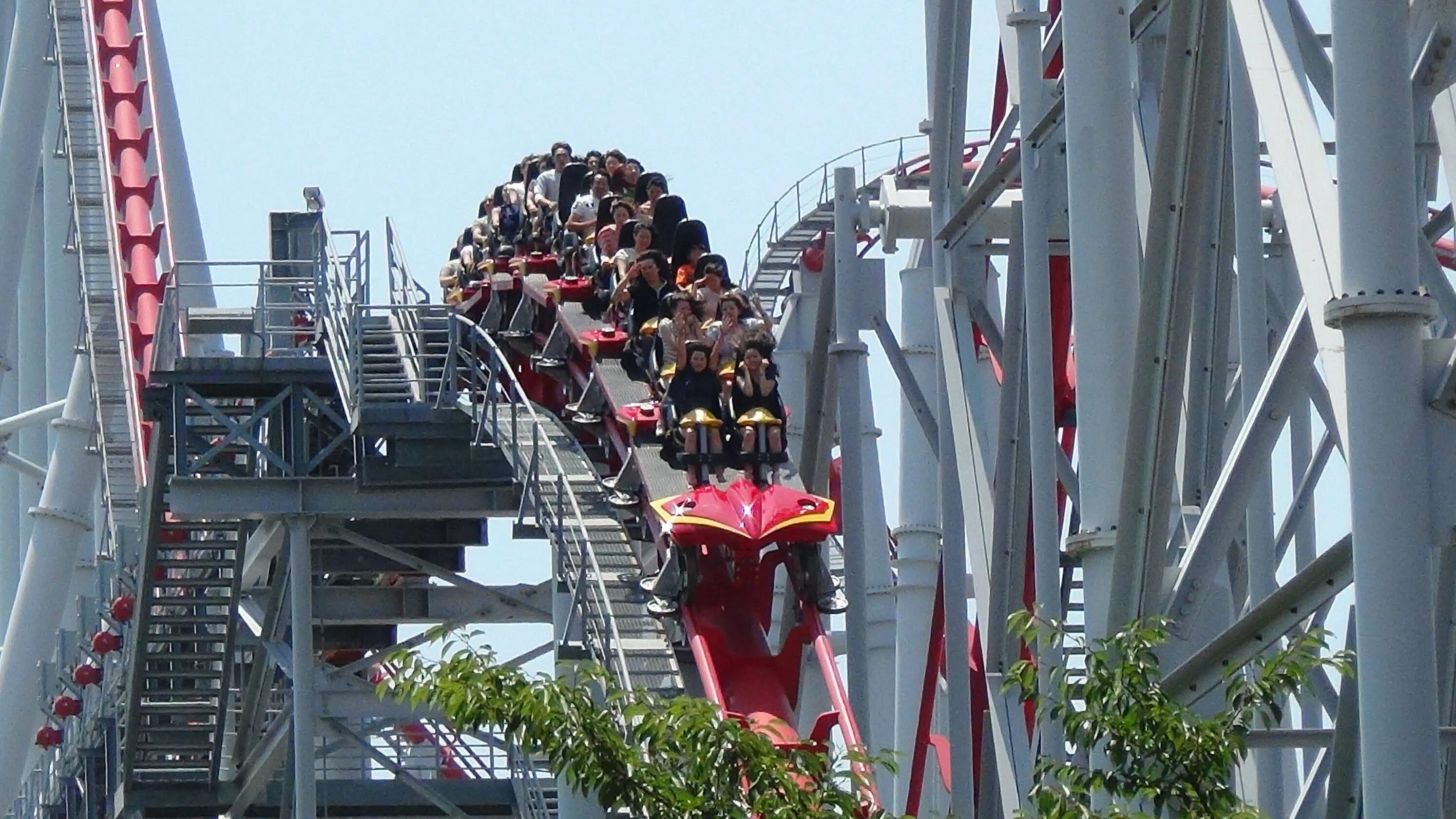 Steel Dragon 2000, парк развлечений Nagashima Spa Land. Steel Dragon 2000 (Нагасима, Япония). Самые опасные американские горки в мире. Стальной дракон 2000 американские горки.