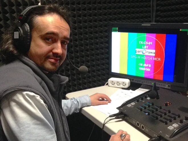 Александр ткачев хоккей. Александр ткачёв матч тв комментатор. Хоккейный комментатор ткачев. Спортивный комментатор. Александр ткачёв матч тв комментатор.