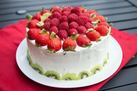 Торт с клубникой