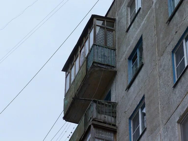 Сон на балконе. Летающий балкон. Перелез через балкон. Обрушился балкон. Обрушился балкон.