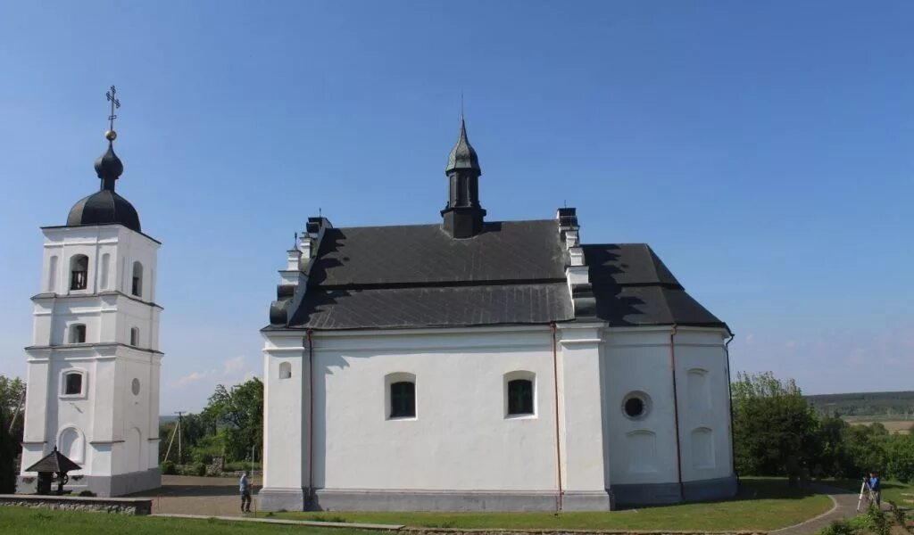 Суботов украина. Усыпальница богдана хмельницкого. Суботов хмельницкая обл фото. Субот керкар. Ильинская церковь субботов.