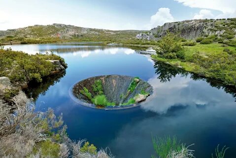 Продырявленное озеро в португалии