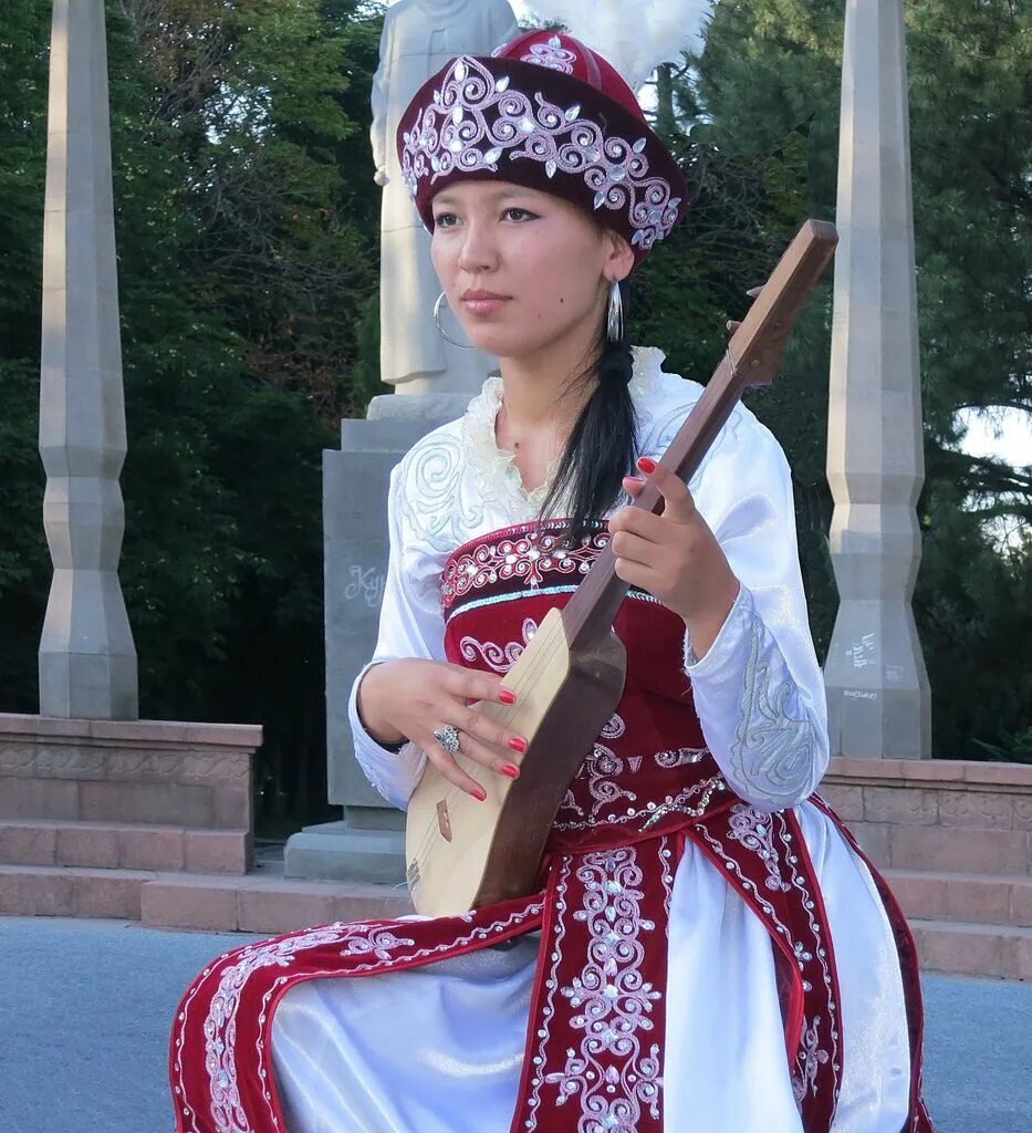 национальная одежда кыргызов. дети в национальных костюмах. киргизы белорусы. национальный костюм казахов.