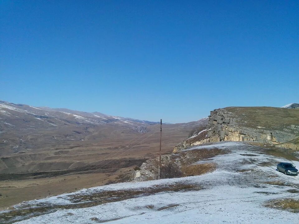 Рельеф окрестностей в селе КУГ.