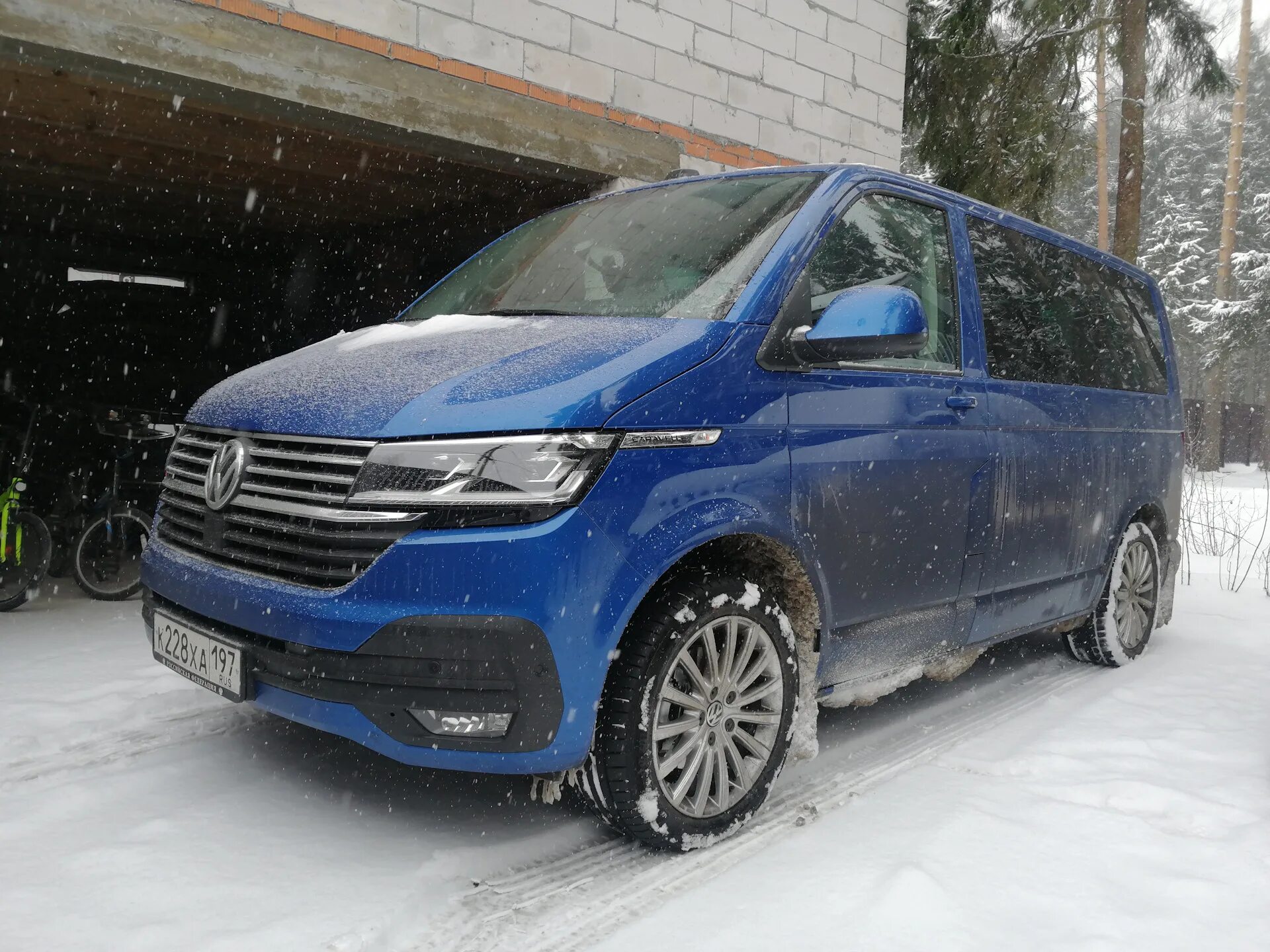 Т 6 октября. Фольксваген т6.1Мультивен. VW T6.1 Caravelle. Фольксваген Транспортер Каравелла т6. Фольксваген Каравелла 2020.