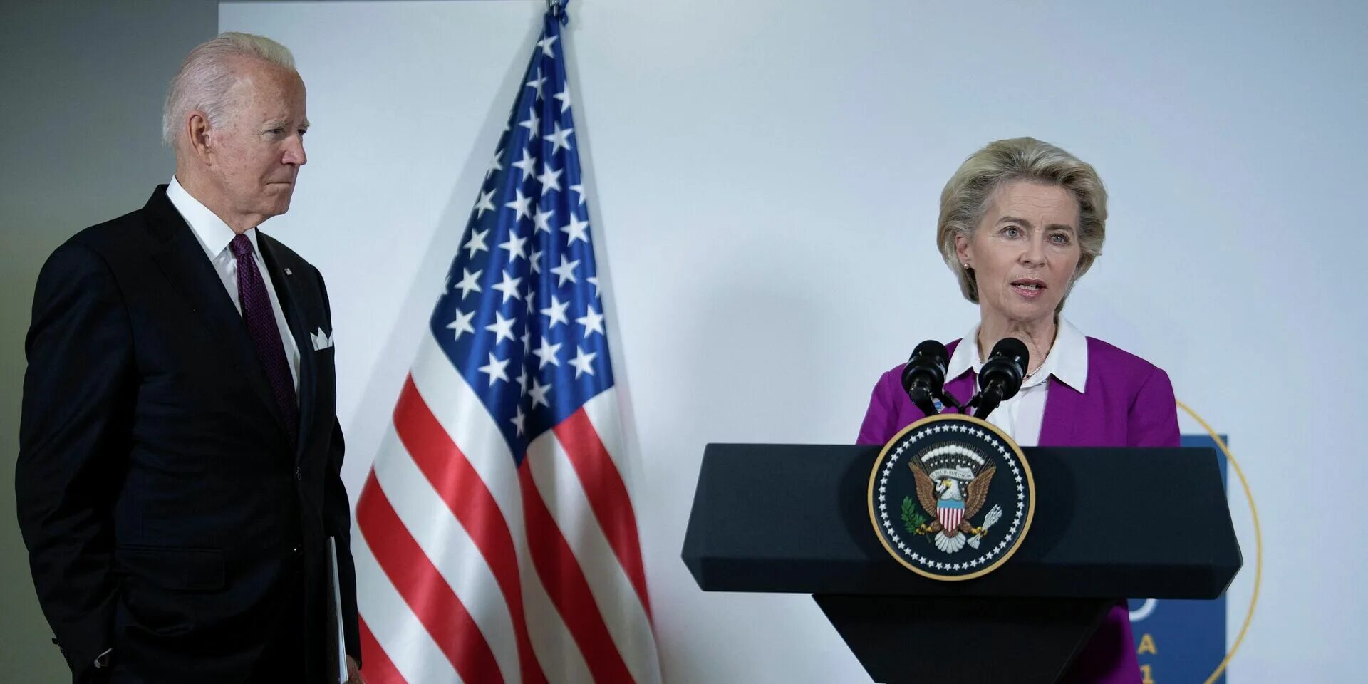 Подчиняющаяся сша. Байден урсула фон дер. урсула фон дер ляйен и байден. россия и сша. америка и украина.