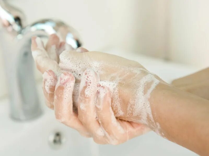 I wash my face and hands. Мытье рук с маникюром. Мытье рук фото. Мыть руки и тело. Мытье рук под водой с маникюром.