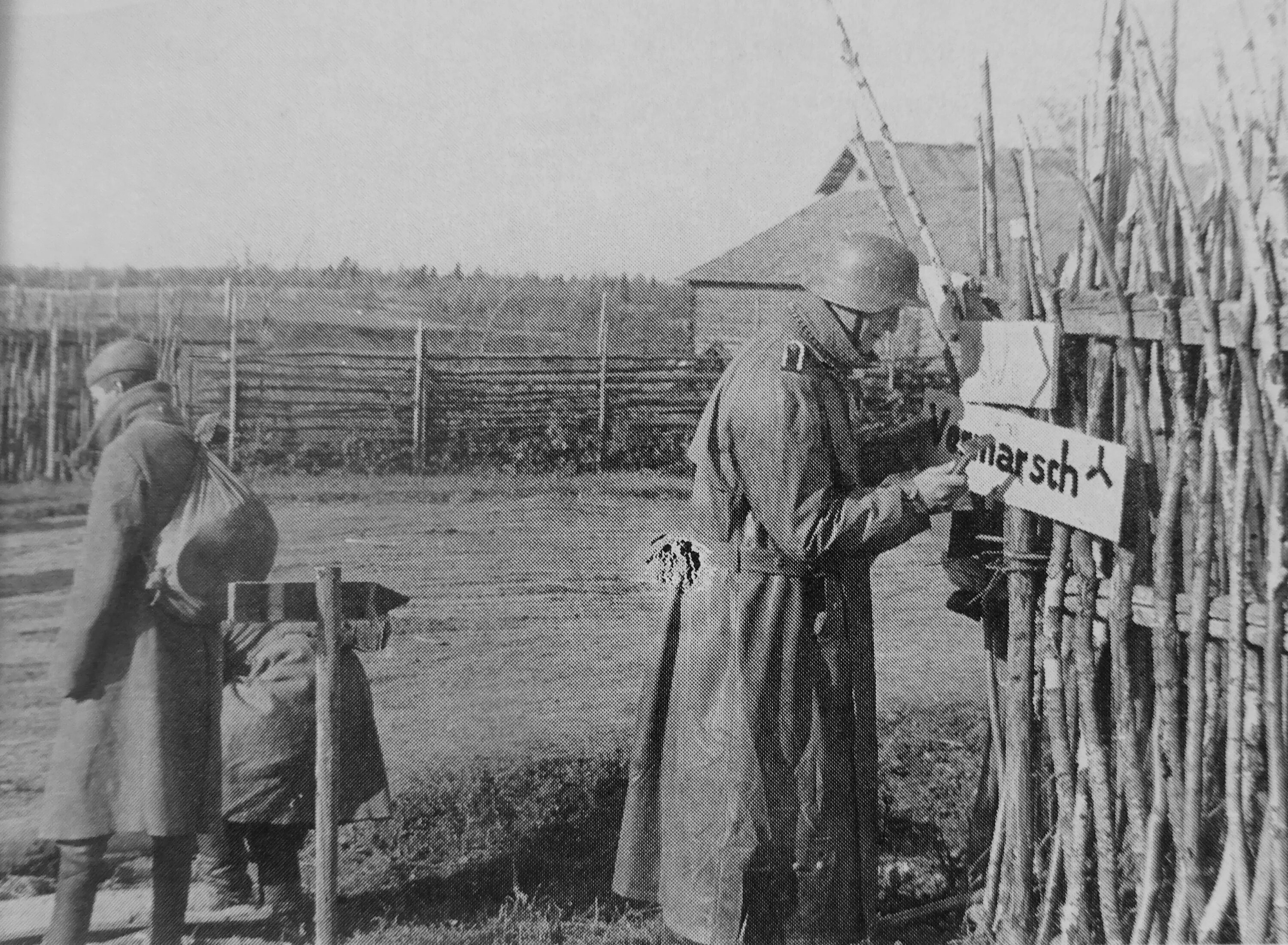 Фашистская деревня. Оккупированная деревня 1941. Немцы в деревне оккупация ВОВ.