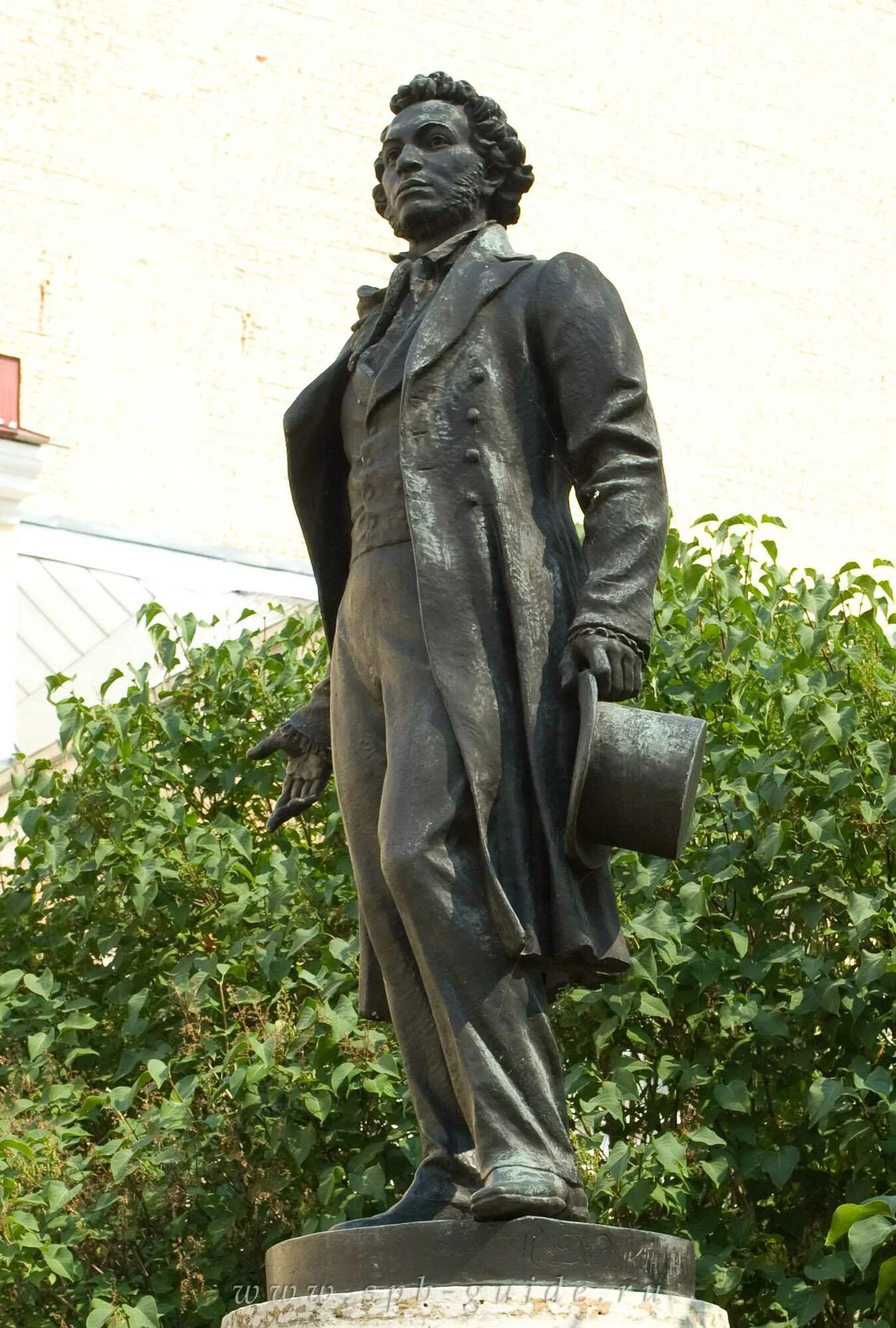 Памятник пушкину в петербурге. Памятник пушкина в санкт-петербурге. памятник а. с. пушкину (санкт-петербург, площадь искусств). памятник пушкина спб. памятник александра сергеевича пушкина в санкт петербурге.