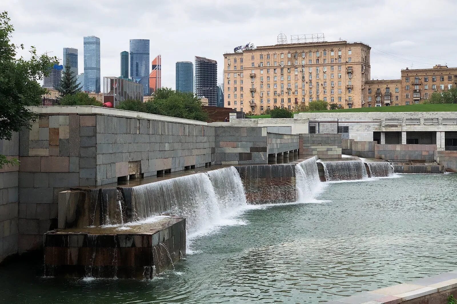 Пущино усадьба и экотропа. Головинский водопад крым алушта. Водопад в мытищах. Водопад асилан. Водопад в москве.