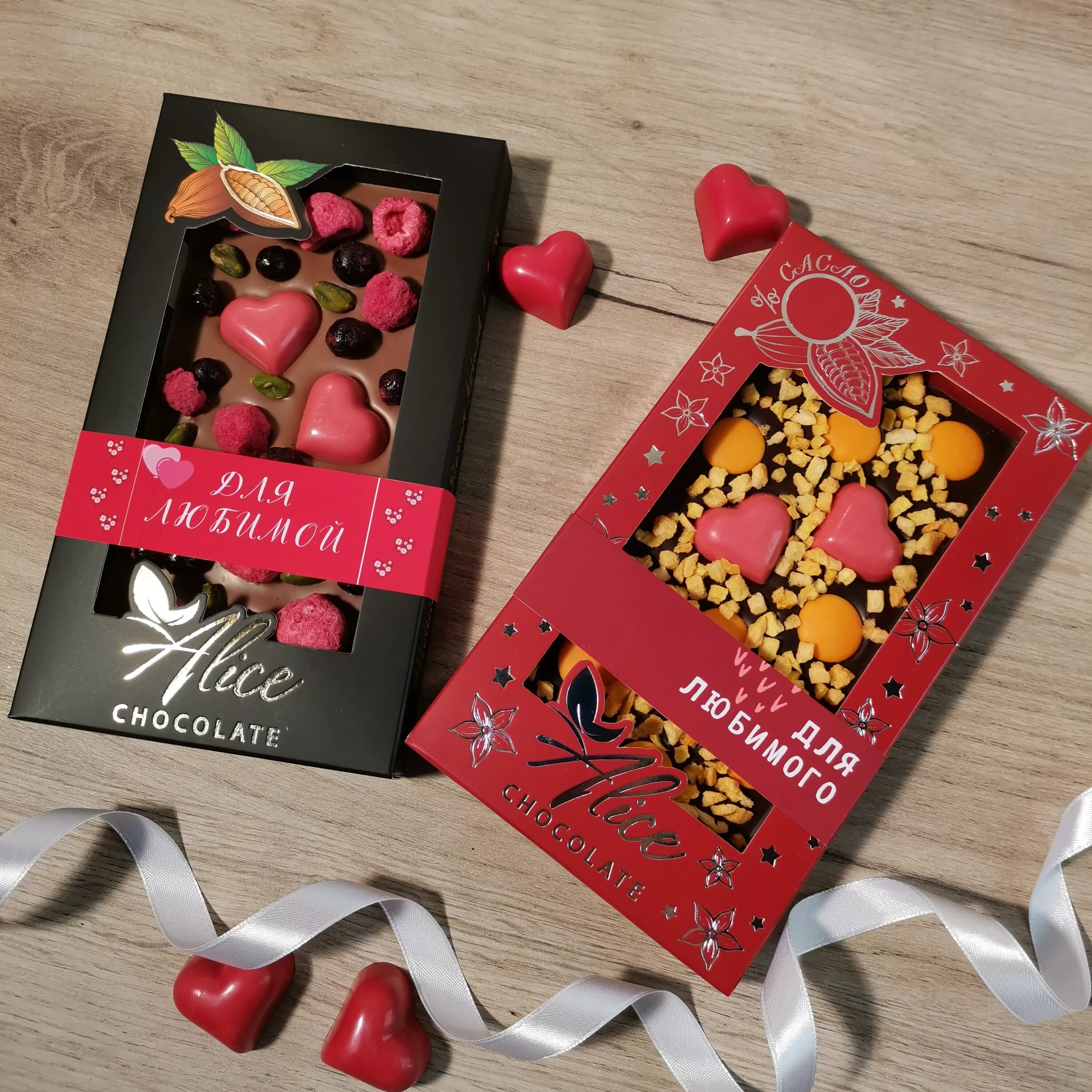 Подарочная коробка своими руками. Подарочная коробка своими руками. Как алиса как сделать подарок. Поделки на тему алиса в стране чудес. Праздничная коробка своими руками.