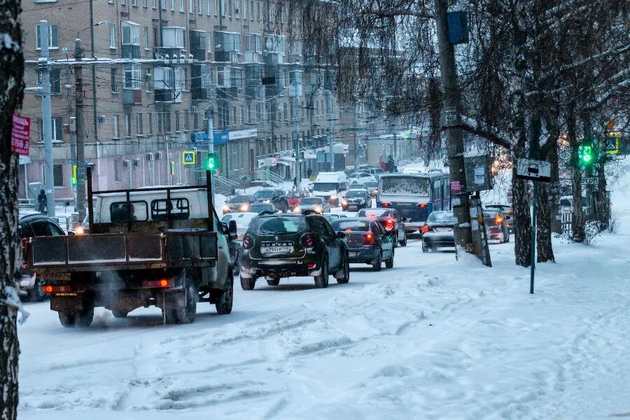 Челябинск закрытие дорог. Челябинский транспорт. Движение транспорта фото. Вечерний Челябинск.