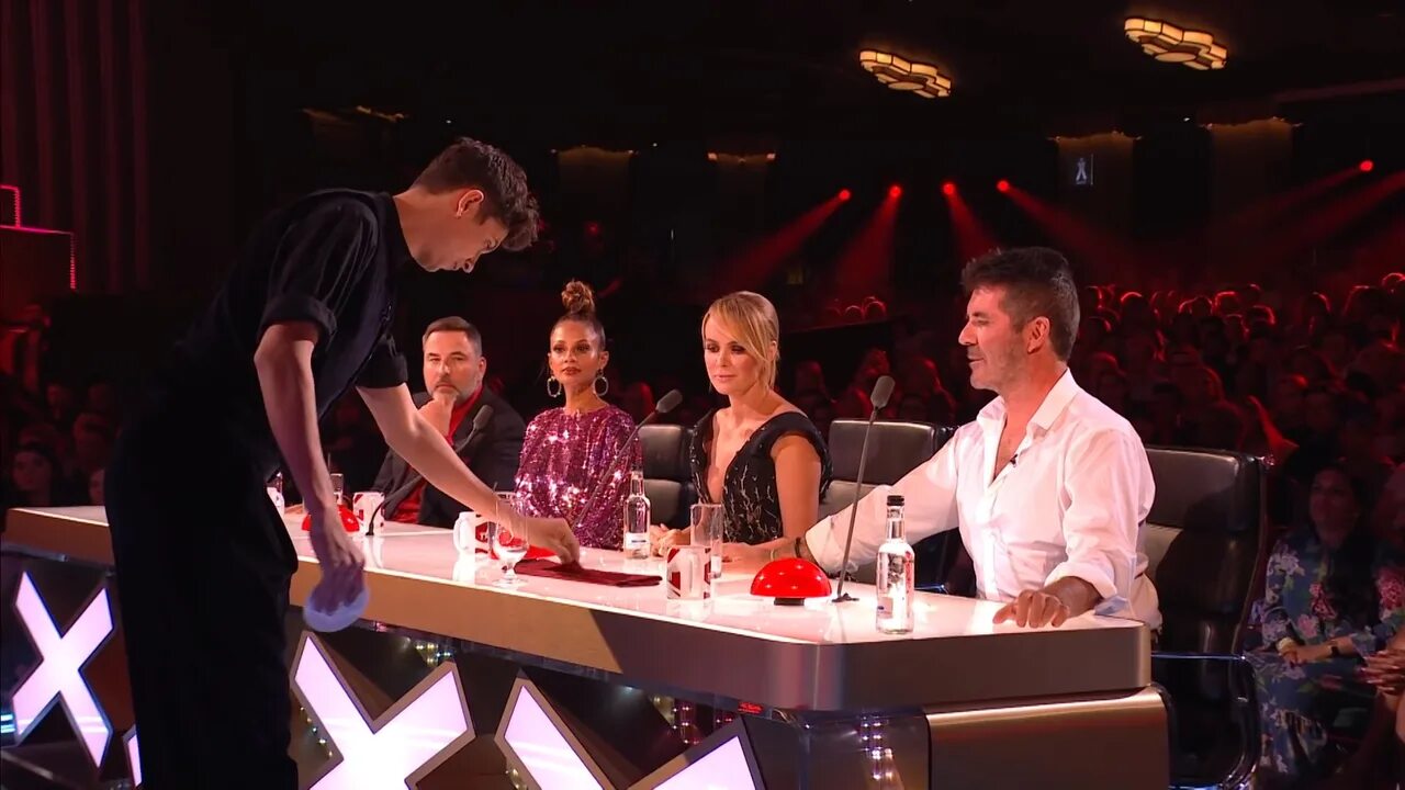 Джонатан с ириной. Britain's got talent ведущие. Забей на панк-рок сериал. British got talent судьи. Шоу талантов.