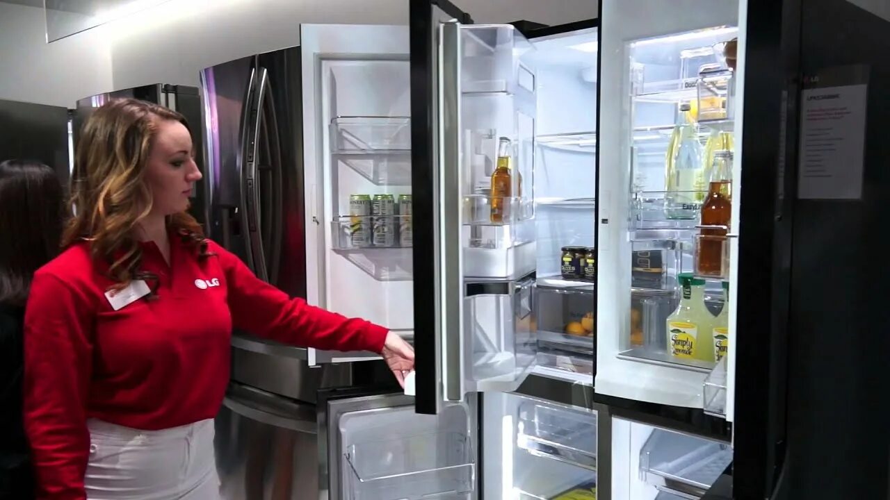 Холодильник работал открытой. Холодильник Side-by-Side LG С зеркальными. Холодильник LG GN-v292 RLCS. Холодильник LG total no Frost. Реклама холодильника LG.