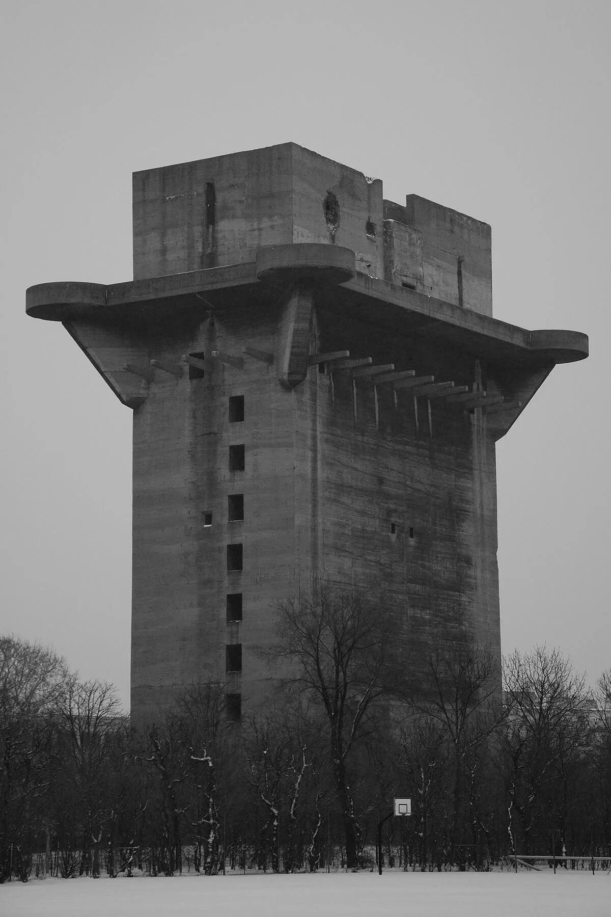 Башни люфтваффе. Flakturm. зенитные башни люфтваффе. зенитные башни люфтваффе в берлине. зенитные башни люфтваффе в вене. зенитная башня в вене.