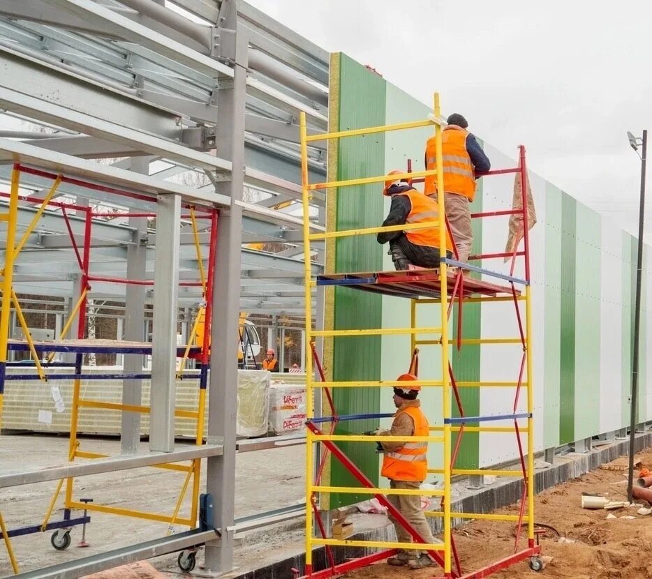 Строитель каменщик. Ужасная стройка иваново. Ивгеострой иваново. Рабочий на заводе. Дублер мастера в строительстве.