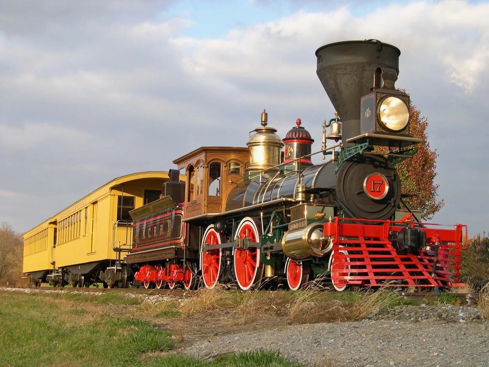 Железная дорога раньше. Паровый Локомотив “Steam Wagon”. Старинный паровоз. Старый поезд. Старый старый паровоз.