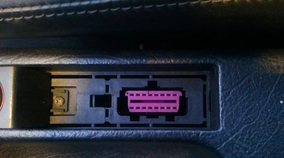 Ауди а6 с5 обд разъем. Ауди а6 с5 обд разъем. Диагностический разъём ауди а6 с5. Ауди а6 обд разъем. Ауди а4 диагностический разъем 1997.