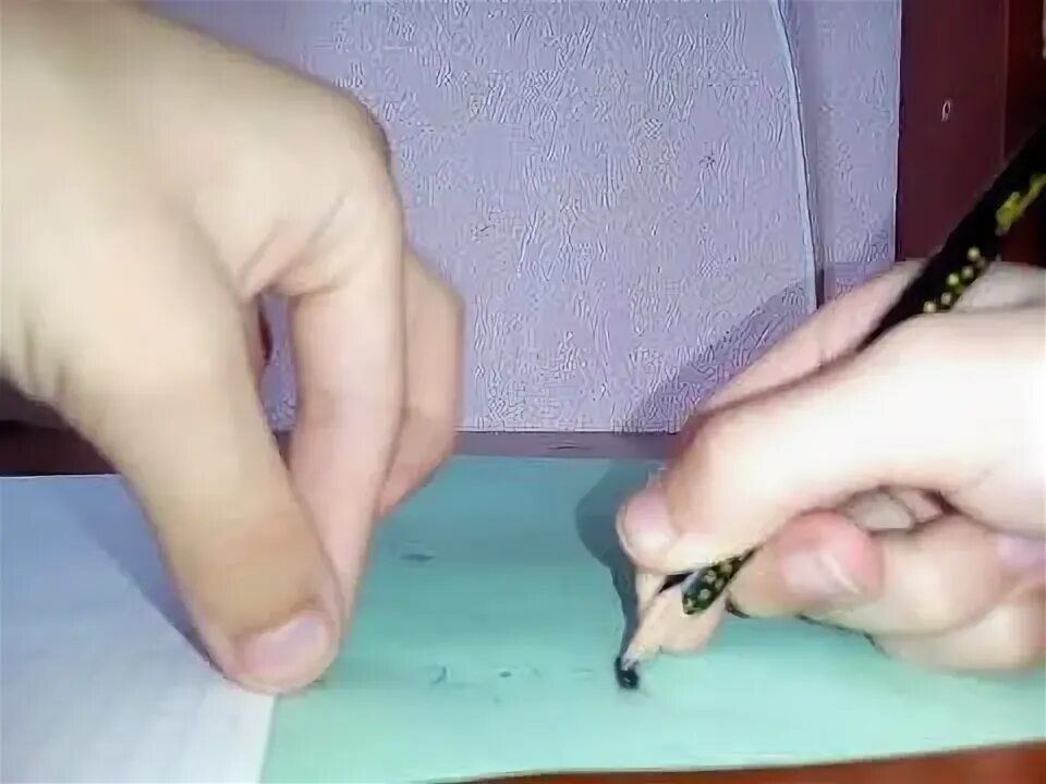 Чем стереть гелевую ручку. Прокачать пасту от ручки. как очистить пенал от ручки. чем отмыть ручку от пенала. как удалить гелевую ручку с бумаги.