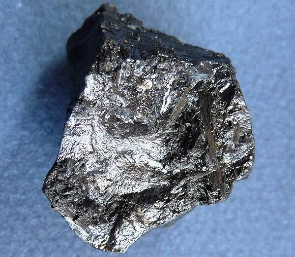 Марганец руда. Сидерит минерал. Лимонит излом. Руда этимология. Лимонит бурый железняк.