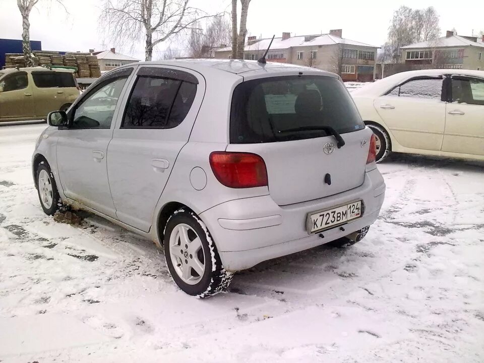 Купить витц дром. Toyota Vitz 10 r14. Тойота Витц ncp10. Toyota Vitz NCP 135 диски. Toyota Vitz r 16.