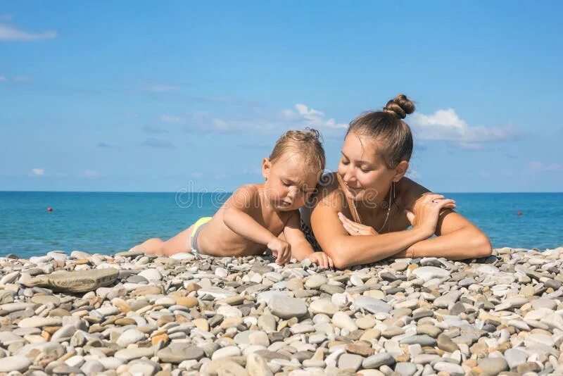 Мамы на нудиском пляже