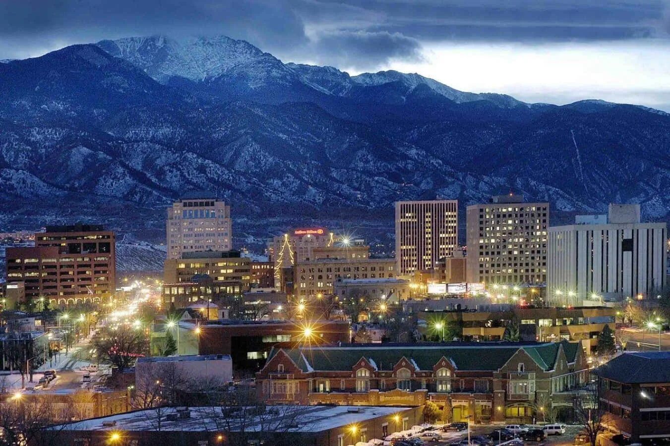 Горы колорадо спрингс. Колорадо спрингс местные жители. Colorado springs pioneers museum колорадо-спрингс. Штат колорадо город аламоса. Colorado springs.