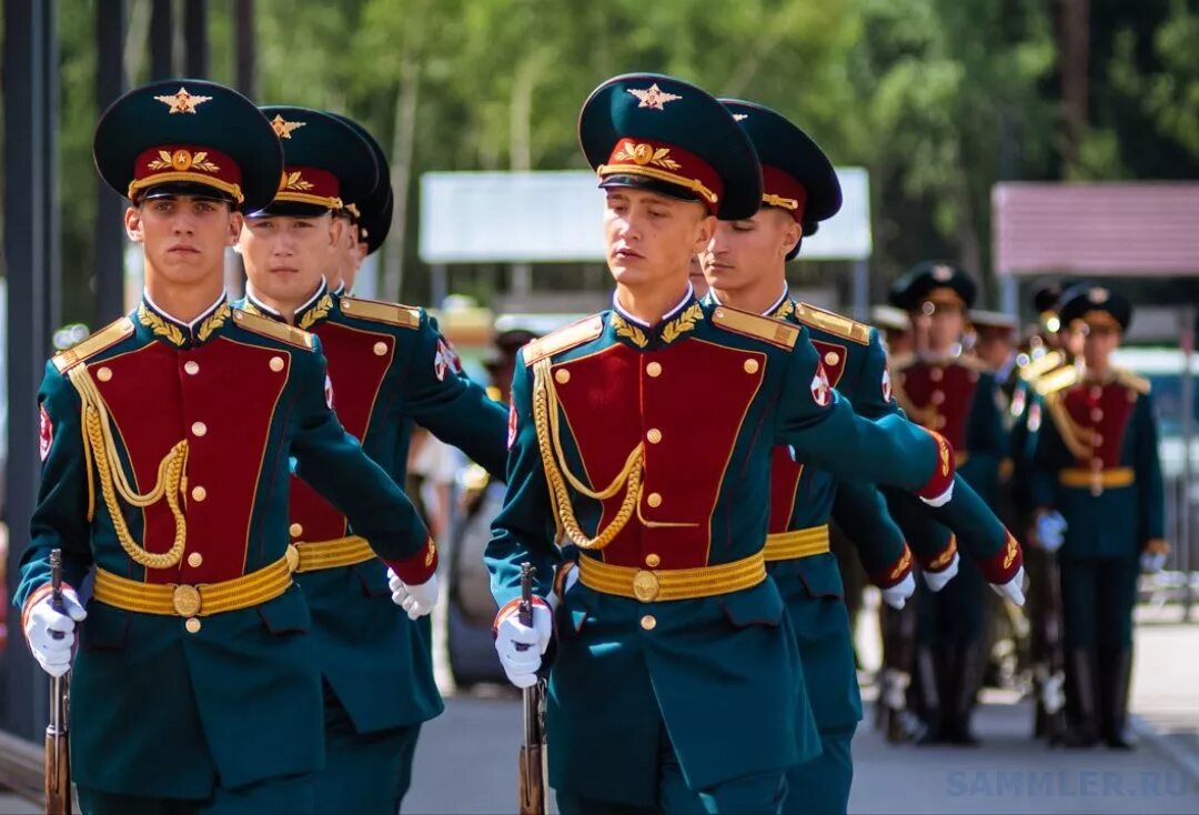 Росгвардия парадная форма. Рота почетного караула одон. парадный-мундир-почетного-караула-рф. одон рота почетного караула форма. рпк рота почетного караула.