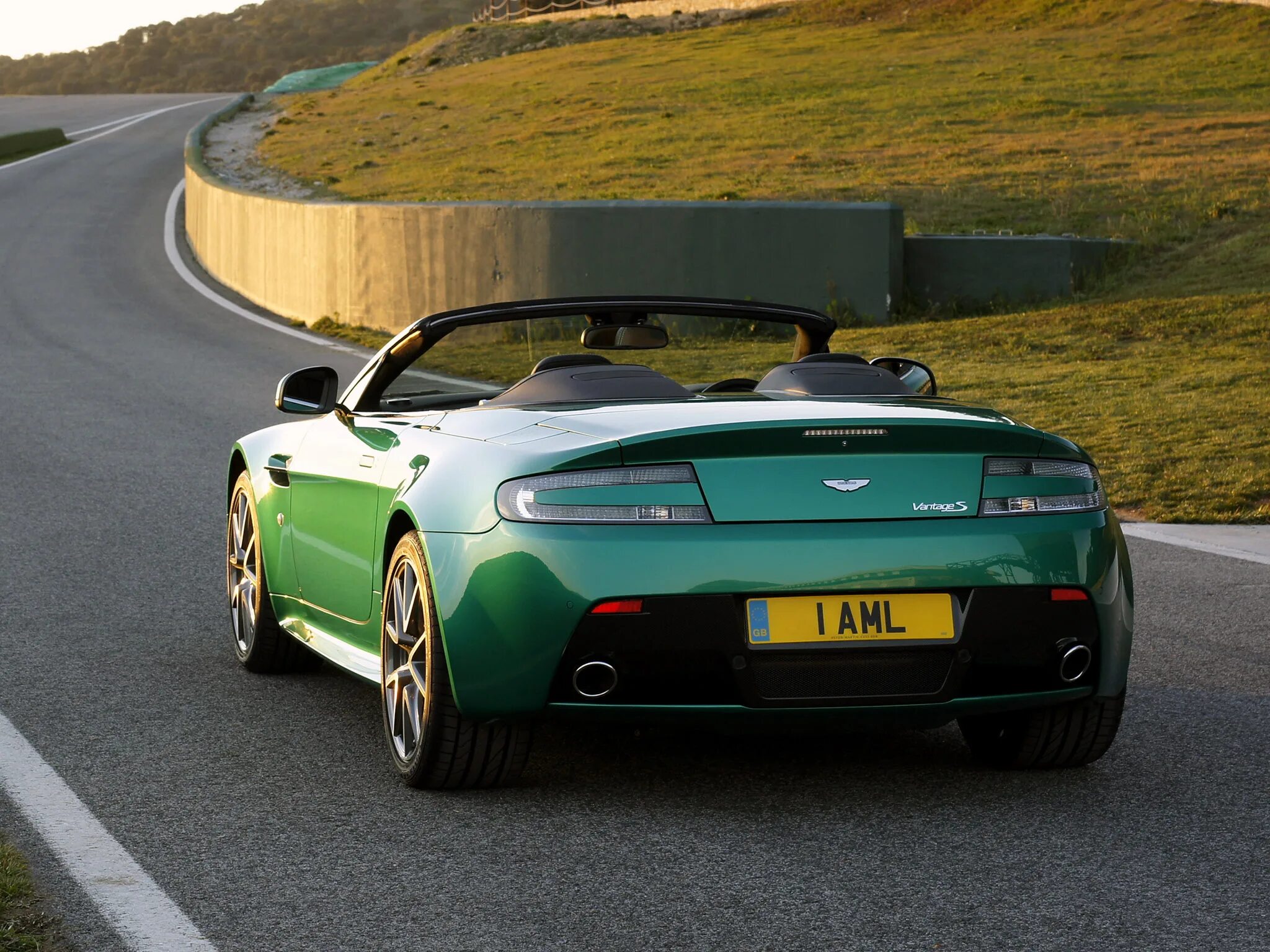 Aston martin v8 vantage. Aston Martin v8 Vantage 007. Aston Martin v8 Vantage s. Aston Martin v8 Vantage 2011.