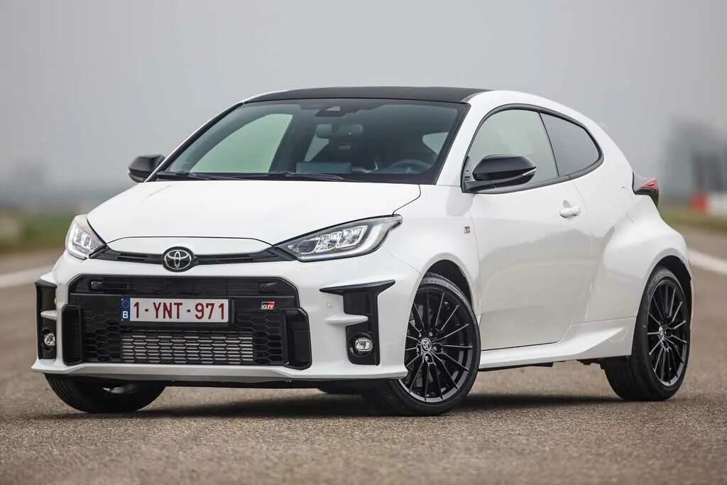 Тойота ярис электромобиль. Toyota yaris gr 2020. Тойота ярис гибрид 2021. Тойота ярис 2021 года. Новая тойота ярис 2020.