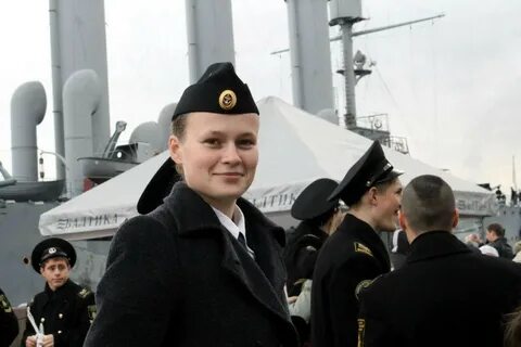 Женщины служащие в своей