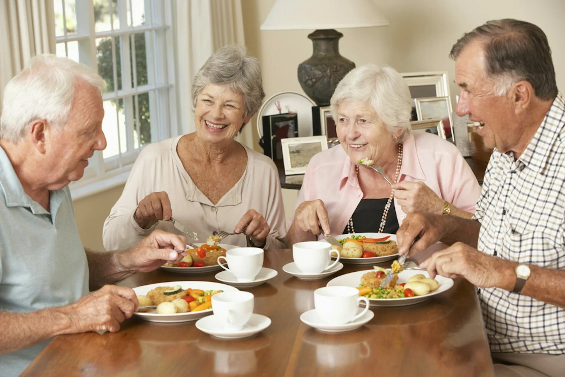 Living old age. Питание пожилых людей. Здоровое питание для пожилых. Правильное питание для пожилых. Пожилые люди.