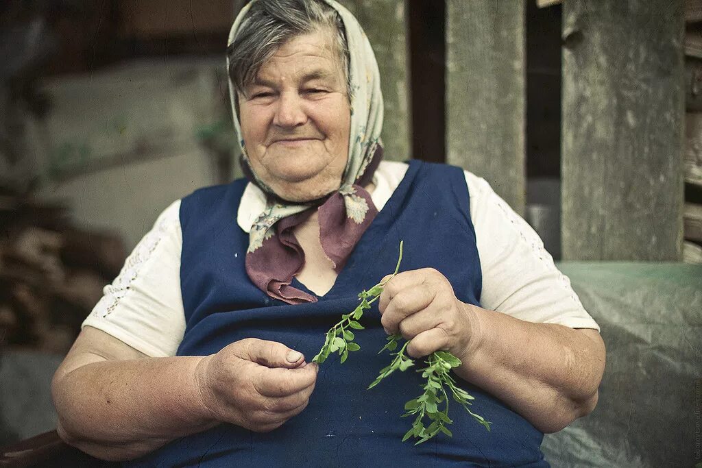 Фотопортрет деревенской женщины. Деревенские женщины 60 лет. Пожилые Деревенские женщины. Крупные Деревенские старые женщины. Деревенская пожилая женщина