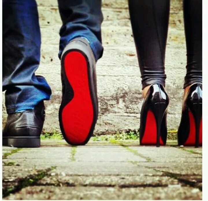 Туфли с красной подошвой. Мужские туфли с красной подошвой. Мужская обувь с красной подошвой. Мужская обувь на каблуке.