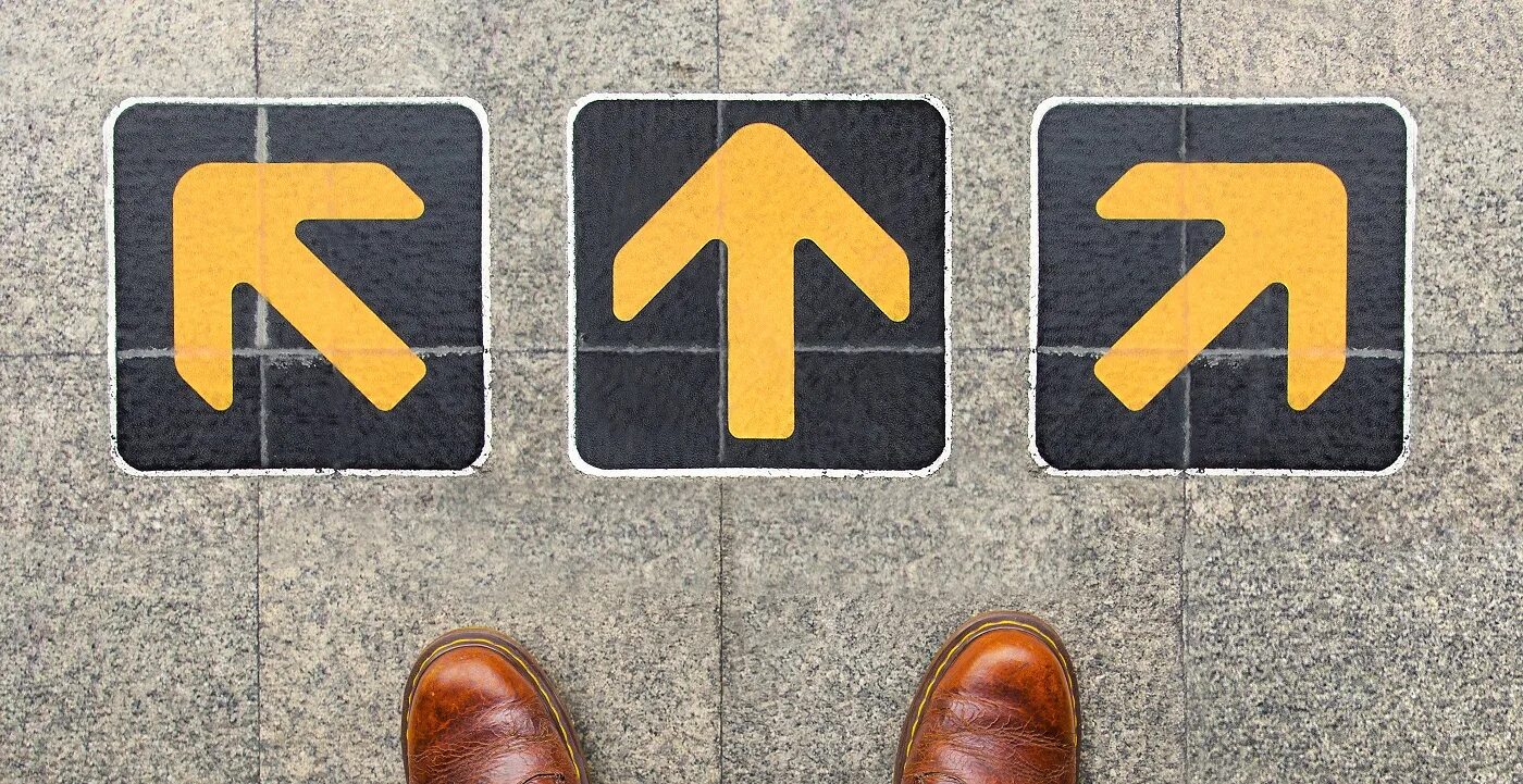 Человечек выбор. Человек выбирает из двух. Альтернатива для презентации. Направления человечки. Задачи по физике 7 класс равнодействующая сил.