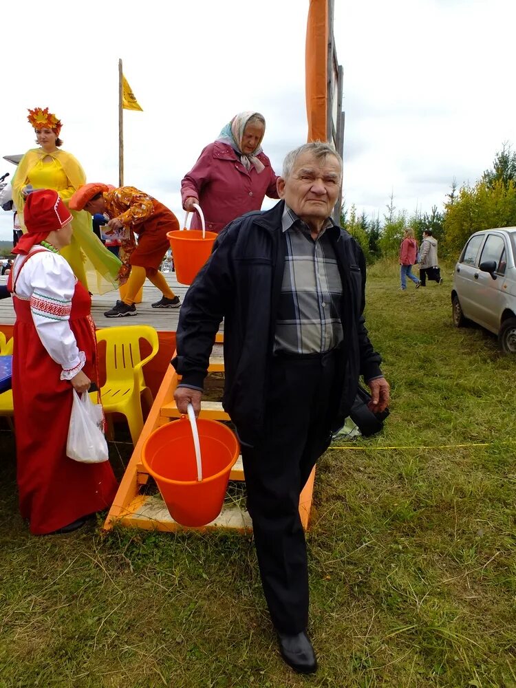 Погода в юсьве пермский. Верх-Юсьва Кудымкарского района школа. Село верх Юсьва Кудымкарского района. Юсьва Пермский край. Группа старики Юсьва.