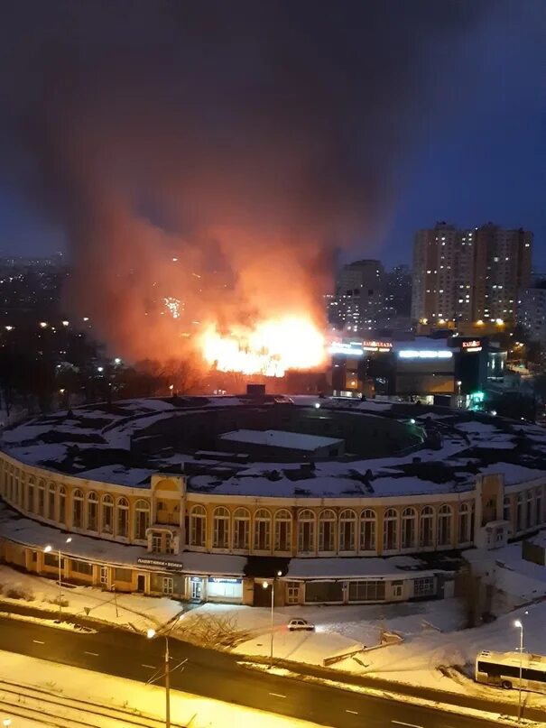 Золотая пагода Самара. Ресторан Золотая пагода Самара. Кан Плаза Самара. Золотой горит. Золото сгорело