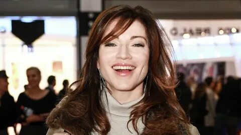 Keksa erkaklar guruh jinsiy aloqada bolgan ayollarga kunnilingus qilishadi