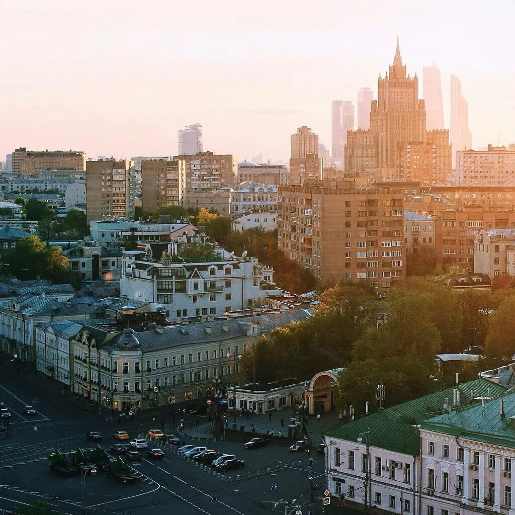 Доброе утро москва. Утро в Москве. Московское утро. Вид из окна Москва утро.