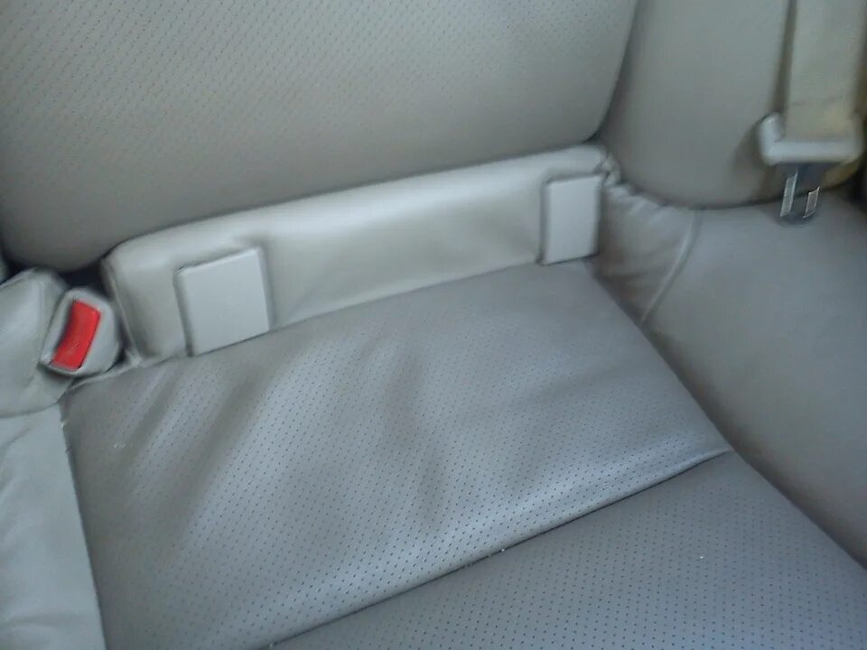Isofix на заднем сидении. Субару форестер 2011 изофикс. isofix subaru outback. isofix subaru forester. isofix для subaru outback 2000.