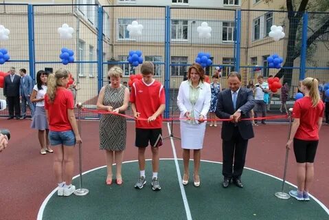 Открыли спортивную площадку