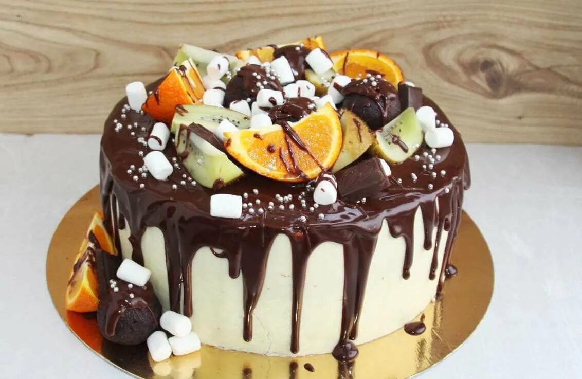 торт вид сверху. торт с белым шоколадом сверху. круглый торт вид сверху. поверх торта. поверх торта.