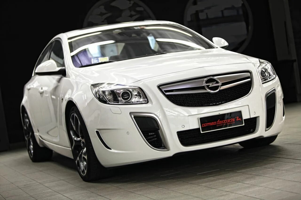 Opel Insignia OPC. Опель Инсигния NB 2011. Opel Insignia 2010 белый.