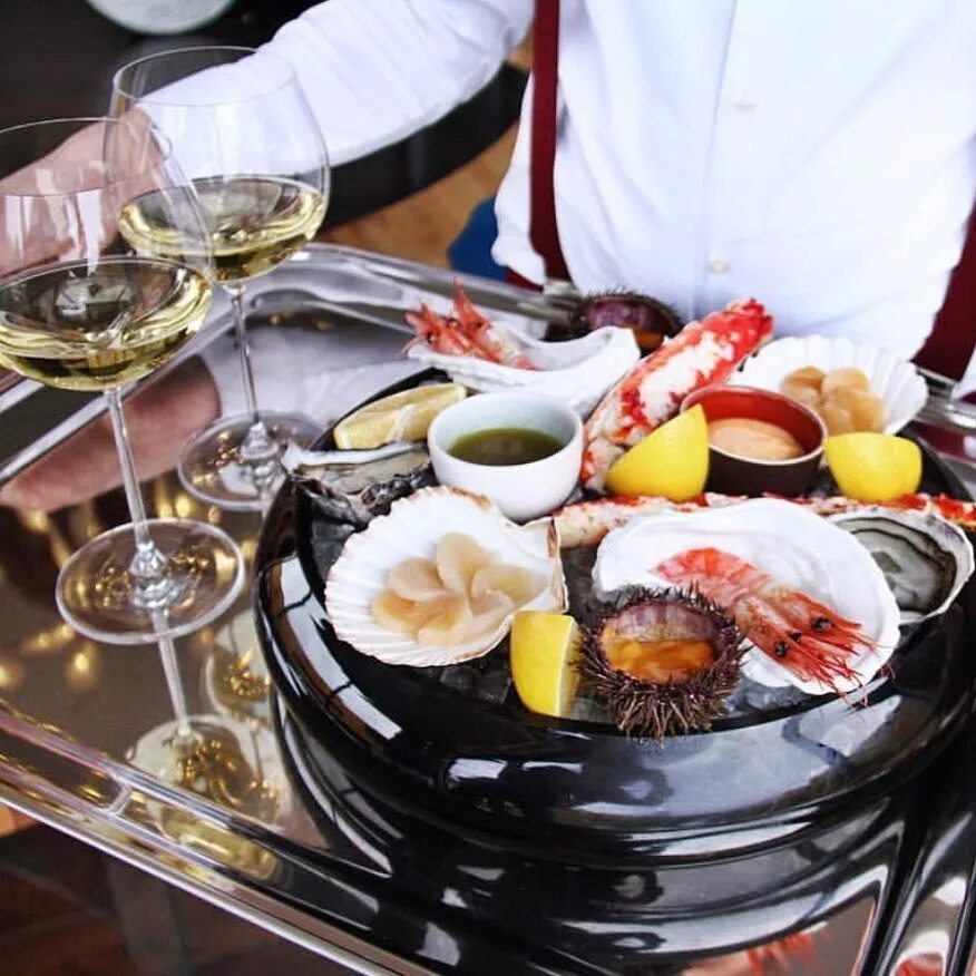 Crabs ресторан. Вайн краб барвиха. wine and crab ресторан москва на никольской. вайн энд краб ресторан на никольской. wine crab москва барвиха.