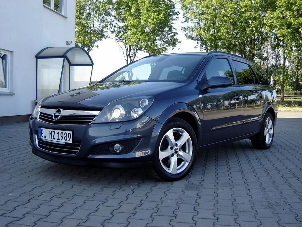 Опель 1.3 отзывы. Opel Astra h 1.6. Opel Astra h 2007 1.6. Opel Astra h 1.6 2003.