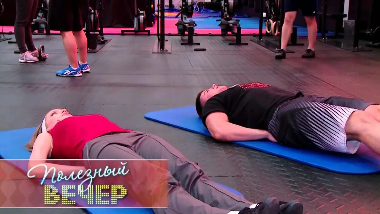 Упражнения на пресс. Тренировка пресса видео. Кроссфит планка. Скручивания на пресс. Упражнение боковые скручивания.