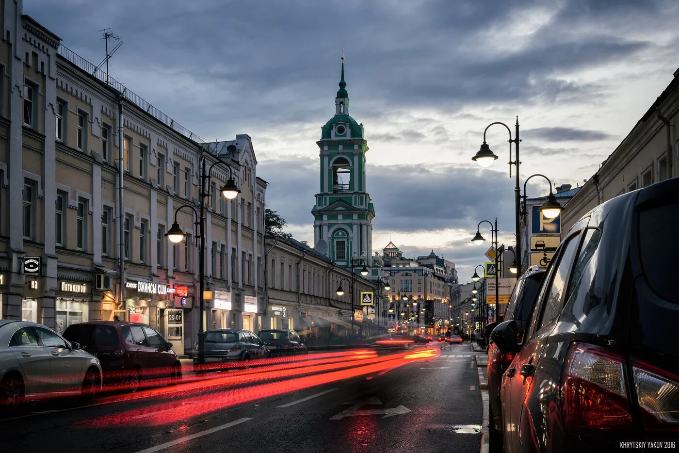 Центр вечер. Ул Пятницкая Москва. Замоскворечье ул Пятницкая. Центр Москвы Пятницкая. Пятницкая улица вечером.