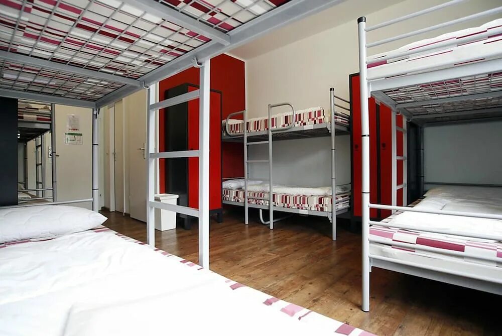 Хостелы временной защиты в ирландии. Капсульный хостел зеленоградск. Bed hostel. Bed hostel. Хостел 4 койки.