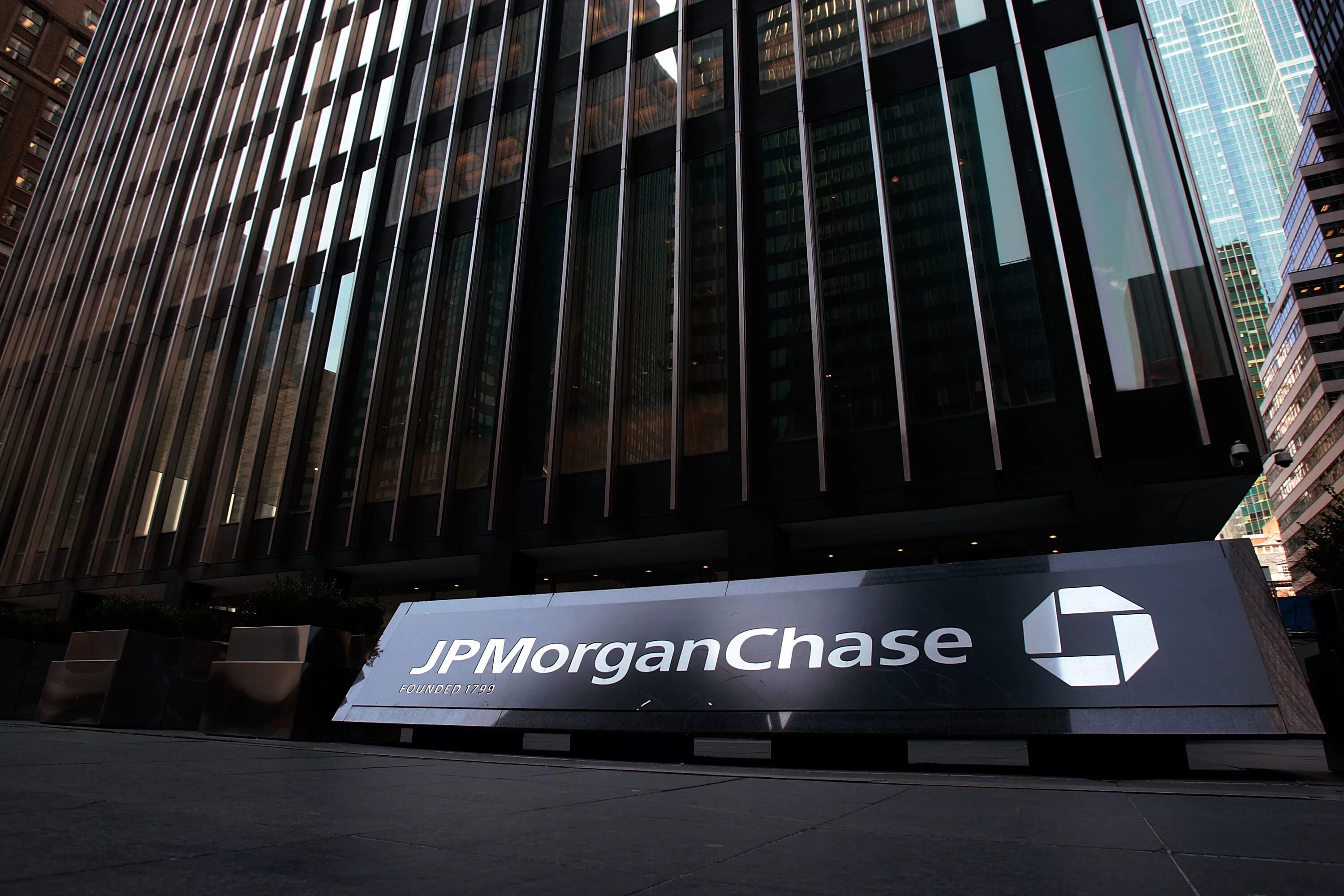 Морган интернешнл. Jpmorgan chase. джи пи морган банк. jpmorgan chase в нью-йорке. jp morgan chase bank.